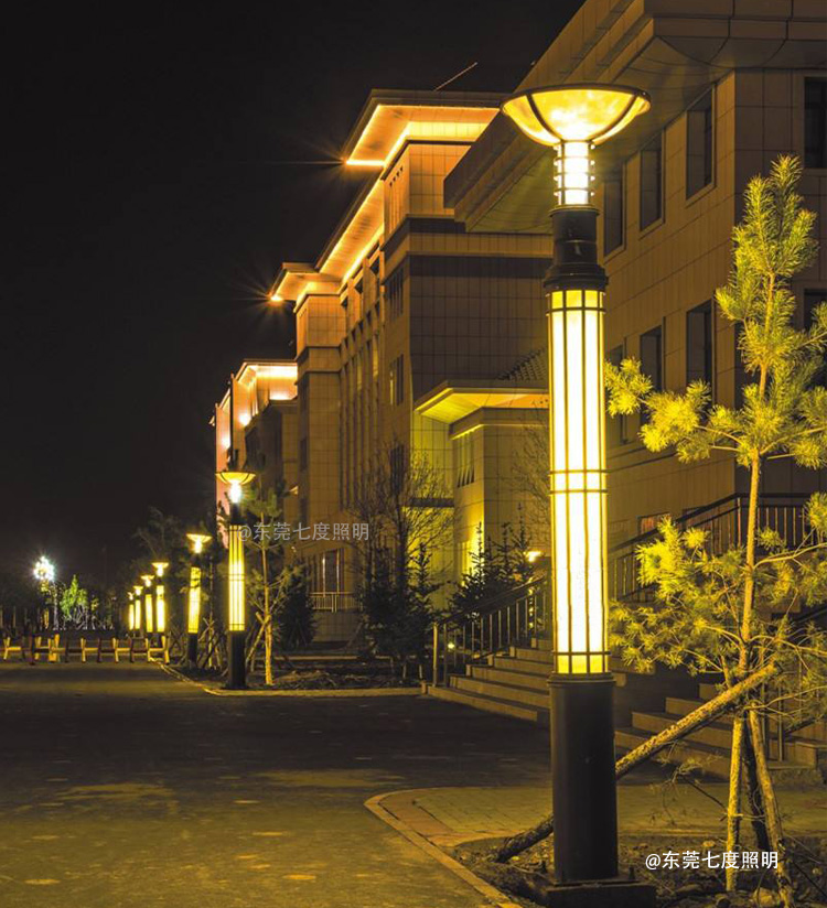圆柱形户外园林LED向日葵视频污版下载柱夜间亮灯效果暖光